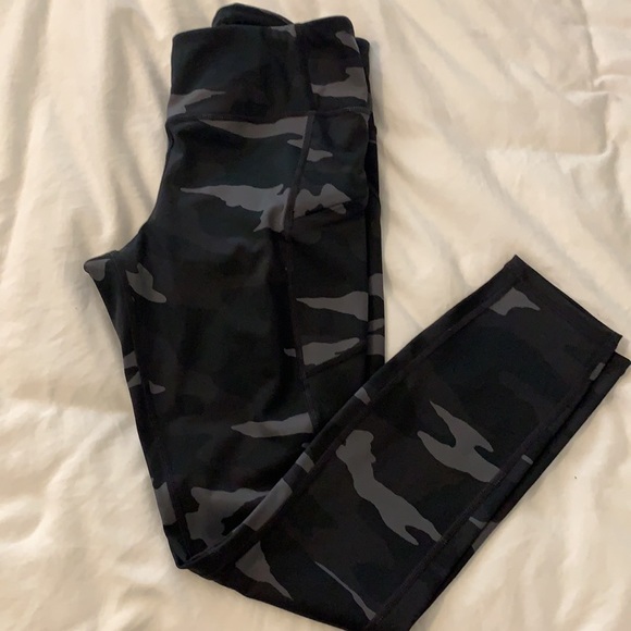 Athleta contender 7/8 camo leggings - Picture 4 of 5